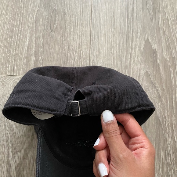 Unisex adidas hat - Picture 2 of 2